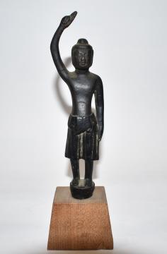 銅造誕生釈迦仏立像